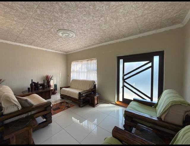 5 BEDROOM HOUSE FOR SALE IN THE ORCHARDS